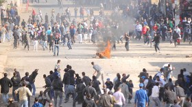 تحطيم وحرق 16 سيارة في مواجهات عقب مباراة “الخضر” بالبليدة