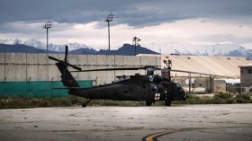 أربعة قتلى في انفجار في أكبر قاعدة أمريكية في أفغانستان