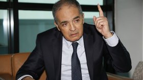 بلعايب: مضخمو الفواتير “الهاربين” لن يعودوا إلى الجزائر مادمت وزيرا!