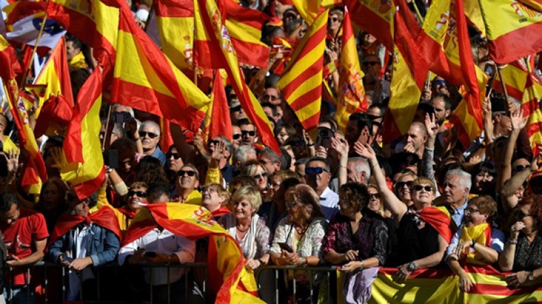 معارضو الاستقلال ينظمون مظاهرات حاشدة في برشلونة