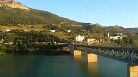 Une voiture finit sa course dans le barrage de Kherrata