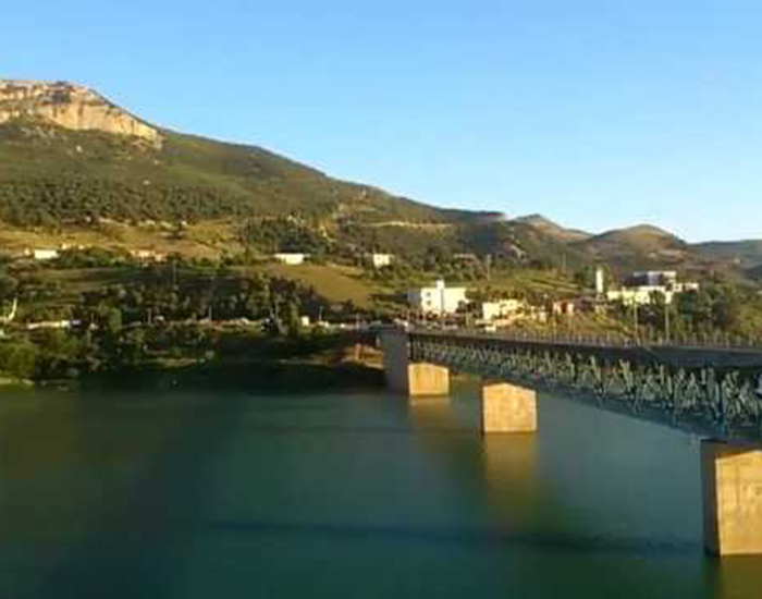 Une voiture finit sa course dans le barrage de Kherrata