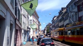 شاب مسلم ينقذ فتاة حاولت الانتحار ليصبح بطلاً في بازل