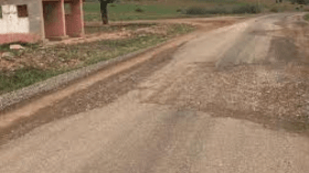 سكان قرية ثوريرث عدني يغلقون مقر دائرة مقلع