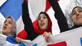 “أنا أكره النساء المحجبات.. أنا لا أحب المسلمين”