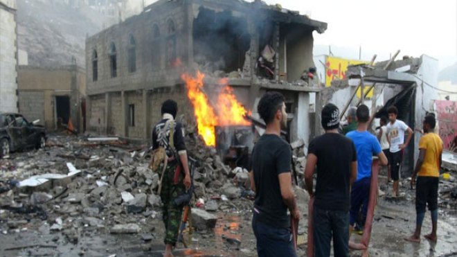 قتلى في هجوم بعدن والتحالف يدمر مخازن أسلحة