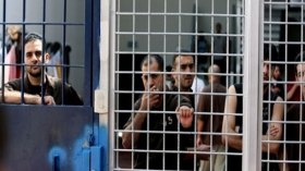 إسرائيل تمنع التواصل مع الأسرى المضربين عن الطعام