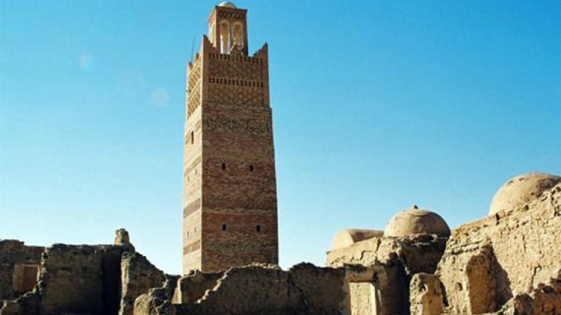 منحرفون يخرّبون مواقع سياحية بتقرت