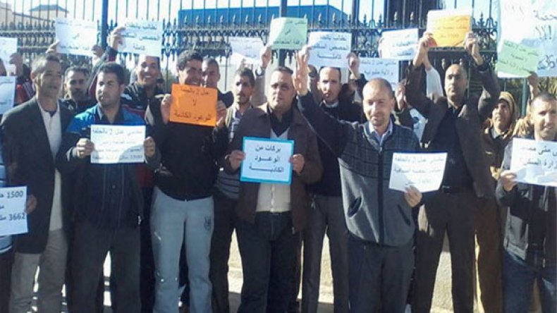 مكتتبو “عدل 2” يصطحبون أبناءهم للاحتجاج أمام ولاية الشلف