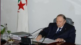 رئيس الجمهورية  يوقع خمسة مراسيم رئاسية