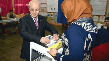 Mourad Medelci vote à Alger