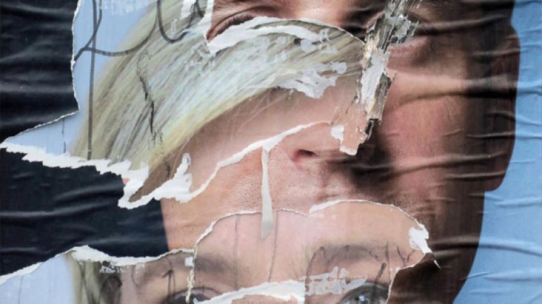 “قرصنة ضخمة” لحملة إيمانويل ماكرون في معركة الإليزيه