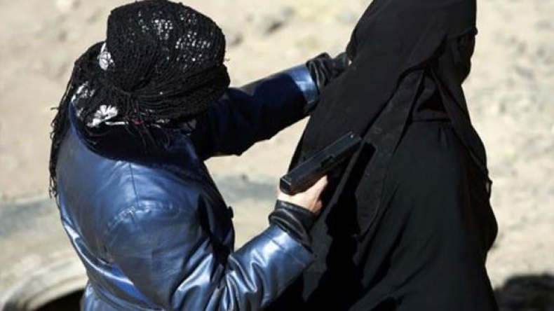 داعشية تروي قصص “تلذذها بتعذيب النساء”