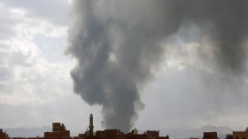 التحالف يقصف معسكري الصمع والاستقبال قرب صنعاء