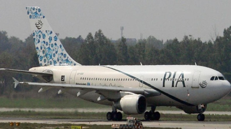“مهزلة بشرية” على متن طائرة باكستانية