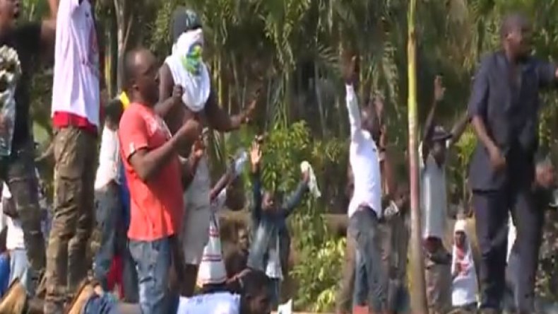 الغابون: متظاهرون يحرقون البرلمان في ليبرفيل