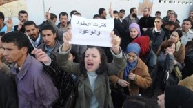 عمال المخابر بتيارت يطالبون بالإدماج الفعلي دون شرط