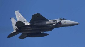 مقاتلات يابانية وقاذفات أمريكية فوق بحر الصين