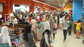 مراكز تجارية تتحوّل إلى أماكن للمواعيد الغرامية