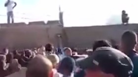 التجار سكبوا الوقود على جسد الضحية لحرقه حيّا