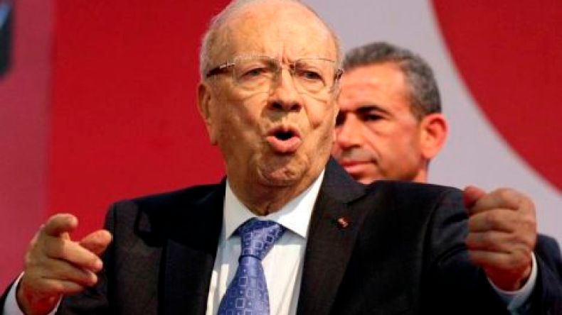 السبسي بعد الإدلاء بصوته: سأحترم قرار الشعب