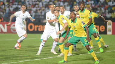 الجزائر تفوز على جنوب إفريقيا عكس اتجاه اللعب