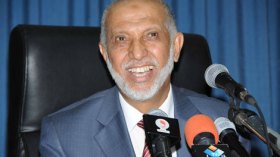 قيادة الأفلان تزايد بالبيانات وتضع العصا في العجلات