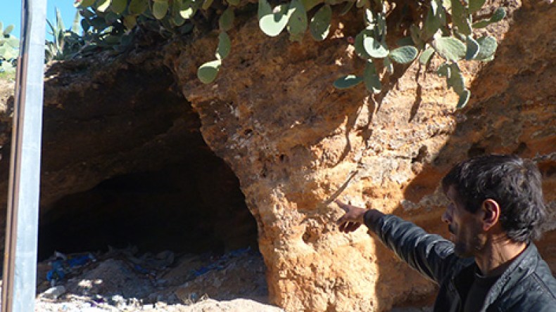 سكوت.. هنا يرقد “الموتى” فوق “الأحياء”