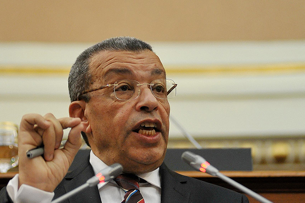 Grievous penalty awaits people who store money out of banks, says minister