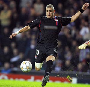 Benzema sends Lyon through in French Cup