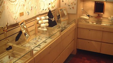 Algeria: The Finance Ministry “strangles” gold and silver importers