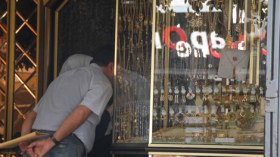 تراجع أسعار الذهب بـ1500 دينار.. والإفلاس يُلاحق التجار