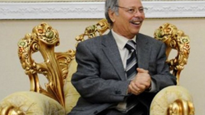 الجزائري أحمد بن حلّي أمينا عاما مؤقتا للجامعة العربية