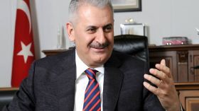 “العدالة والتنمية” التركي يعلن بن علي يلدريم رئيساً للحزب