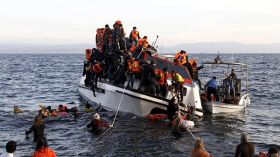 غرق أربعة مهاجرين وفقدان ستة قبالة اليونان