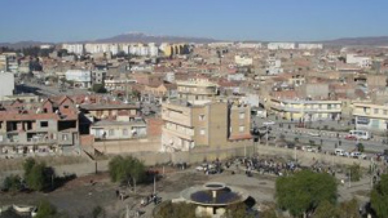 أزيد  عن  عشرة  جرحى  في  معركة  عنيفة  بين  عائلتين  في  البرج