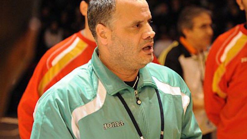 مدرب منتخب كرة اليد يتفادى الحديث عن مستقبله