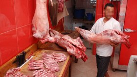 عائلات ميسورة تفضل “المسلوخ” على الأضحية..!