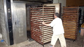 خبز “التقشف” بالنخالة وأيادي الأفارقة بداية من مارس!