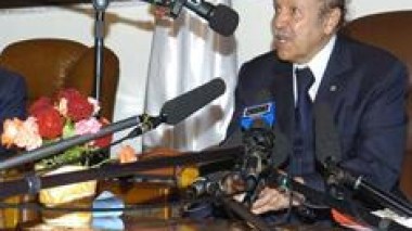 President Bouteflika initials 2010 Law of Finance during Cabinet appraisal meeting