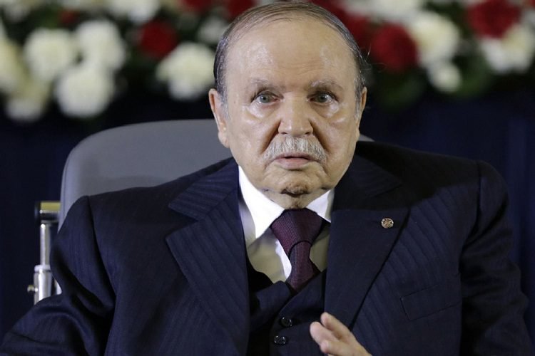 Bouteflika:”Des manœuvres politiciennes surgissent à l’approche de chaque échéance”