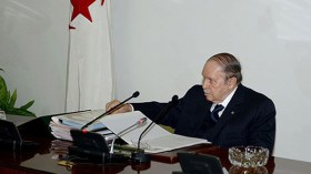 التكتل النقابي يطالب بوتفليقة بسحب قانون التقاعد