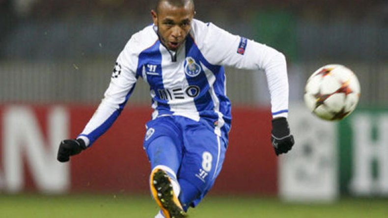 الفيفا: “براهيمي” لاعب للمتابعة في 2015