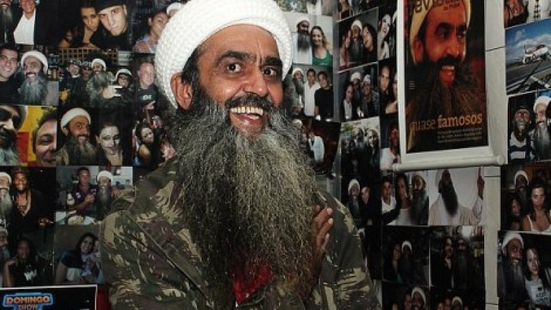 شبيه برازيلي لأسامة بن لادن يستثمر ملامح الشبه