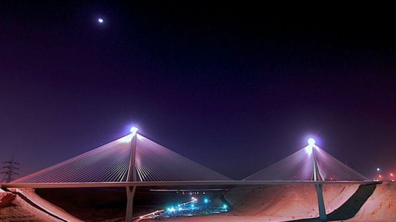 العاهل السعودي يقيل وزير المياه والكهرباء