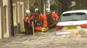 بريطانيا: حالة من الذعر بسبب الفيضانات