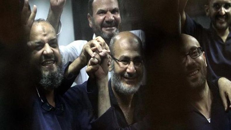 محكمة النقض المصرية تؤيد حكماً بالسجن ضد البلتاجي وحجازي