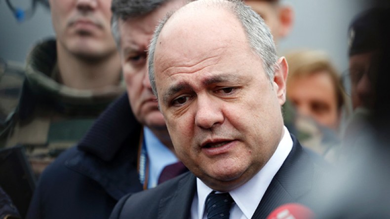 عدوى فيون تصيب وزير الداخلية الفرنسي