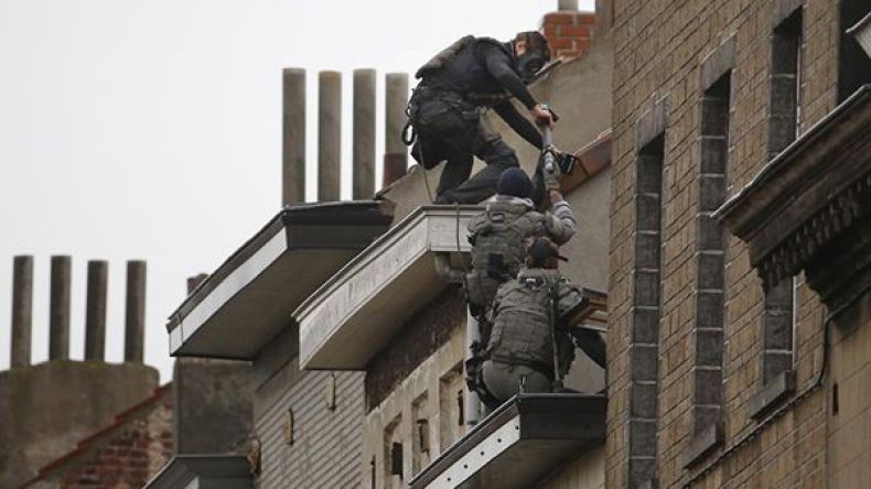 الشرطة البلجيكية تنفذ سلسلة مداهمات وتعتقل مشتبهاً به