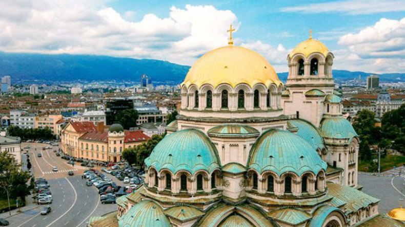 طرد دبلوماسي روسي متهّم بـ”التجسس”